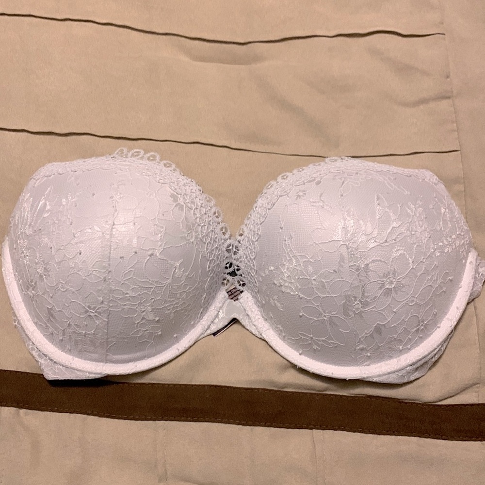 Lightly worn Victorias Secret Very Sexy push-up full coverage bra.